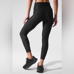 Alo Yoga 7/8 High-Waist Airlift Legging in Black Size Medium